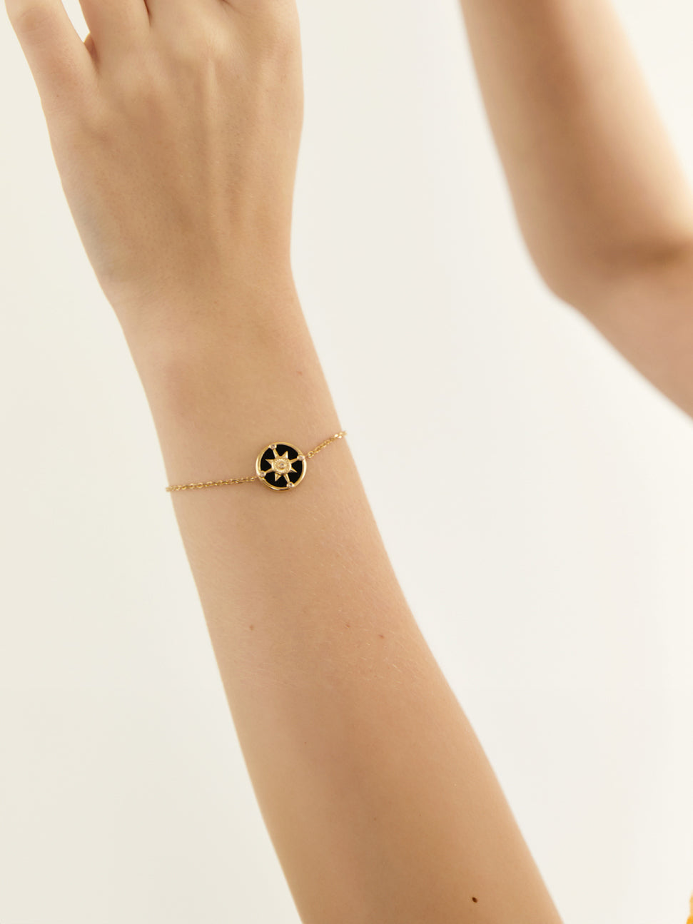 Single mother of pearl bracelet